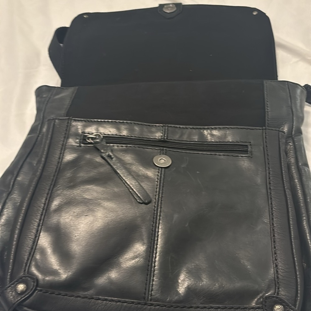 The Sak Black Ventura Convertible distressed leather backpack crossbody NWOT - Picture 4 of 16